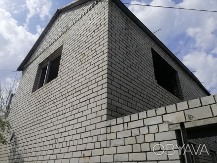 Продам 2 х этажный дом на участке 6 соток в Центре