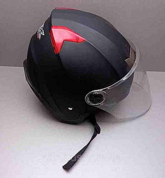 Шлем для мотоциклетной техники с не стандартными формами и со встроенными солнце. . фото 2