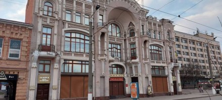 Продам 2 ком. квартиру в Центре 
- центральное отопление 
- металлопластиковые о. Центр. фото 2