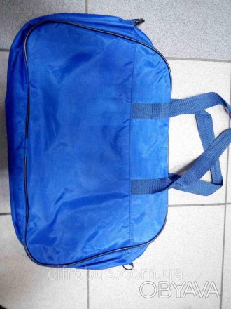 Спортивна сумка Adidas 42х29х18, виготовлена з якісної тканини, має невеликі киш. . фото 1