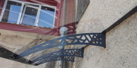 Металлический козырек/навес над дверью из монолитного поликарбоната 
ПОМОГАЕМ ВС. . фото 6