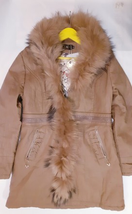 Куртка длинная выше колена
под пояс эко кожаная цвет бежевая капучино
утепленная. . фото 7