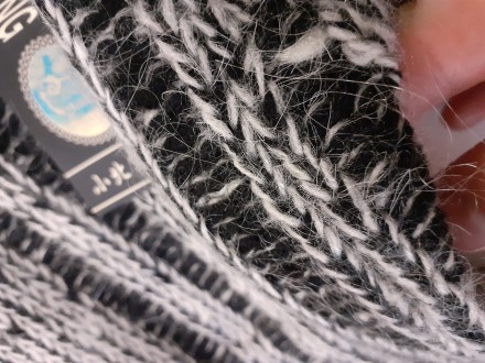 Светр жіночий вовняний 48 50
 товстий вязаний светр дуже теплий
. . фото 3