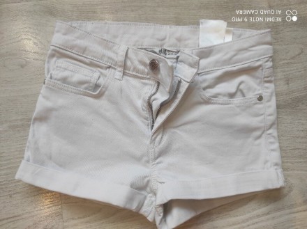 Летние белоснежные шорты от H&M 9-10 лет, состояние новых, замеры: ПОТ 30 см. . фото 2