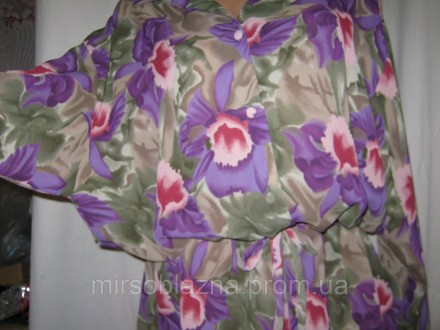 Женская блуза в цветах Etam б/у (сэконд-хенд). Ткань 100% полиэстер, на ощупь ш. . фото 5