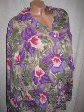 Женская блуза в цветах Etam б/у (сэконд-хенд). Ткань 100% полиэстер, на ощупь ш. . фото 3