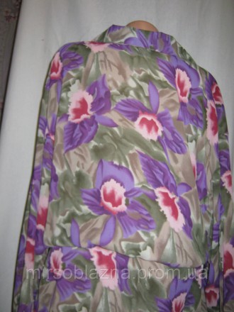  Женская блуза в цветах Etam б/у (сэконд-хенд). Ткань 100% полиэстер, на ощупь ш. . фото 11