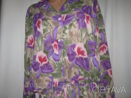  Женская блуза в цветах Etam б/у (сэконд-хенд). Ткань 100% полиэстер, на ощупь ш. . фото 1