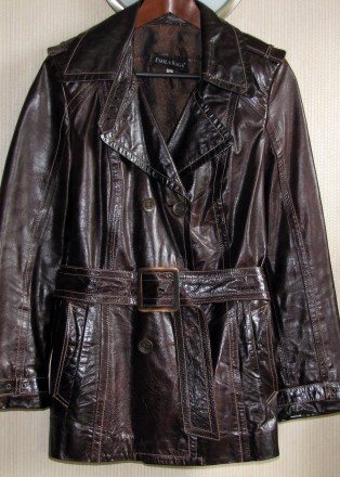 Полностью из натуральной кожи куртка Paola Saga.
С карманами и со съемным поясо. . фото 3
