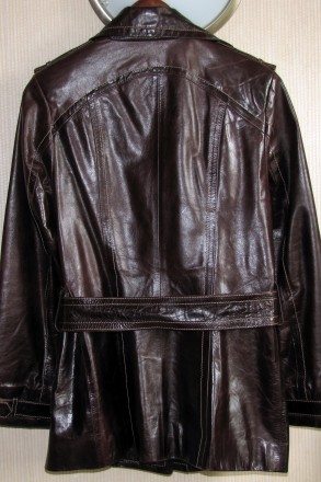 Полностью из натуральной кожи куртка Paola Saga.
С карманами и со съемным поясо. . фото 4