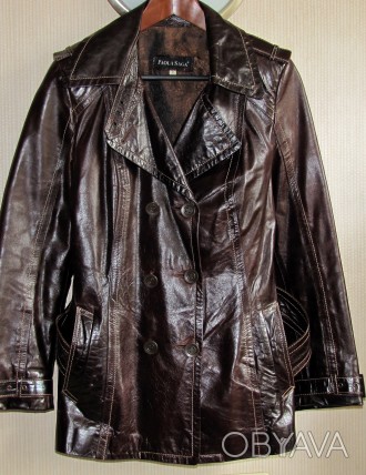 Полностью из натуральной кожи куртка Paola Saga.
С карманами и со съемным поясо. . фото 1