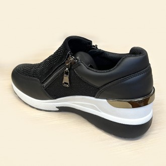 Стильные черные кроссовки на толстой подошве. 
Они покоряют своим дизайном, подо. . фото 4