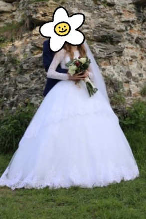Продам вишукану весільну сукню:
- білого кольору, шилася на замовлення 
- розм. . фото 2
