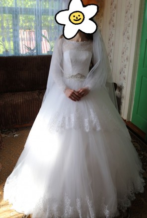 Продам вишукану весільну сукню:
- білого кольору, шилася на замовлення 
- розм. . фото 3