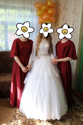 Продам вишукану весільну сукню:
- білого кольору, шилася на замовлення 
- розм. . фото 5