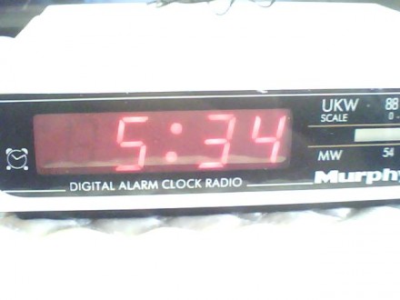 Электронный радиоприемник с часами и будильником 'murphy'
c установко. . фото 10