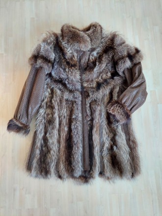 Предлагаем Вам купить красивое пальто, шубу из натурального меха енота и кожи. С. . фото 2