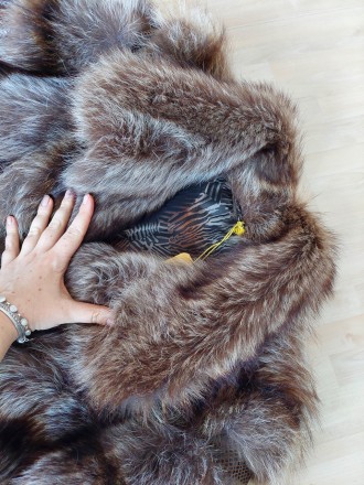 Предлагаем Вам купить красивое пальто, шубу из натурального меха енота и кожи. С. . фото 3