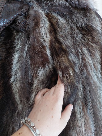 Предлагаем Вам купить красивое пальто, шубу из натурального меха енота и кожи. С. . фото 7