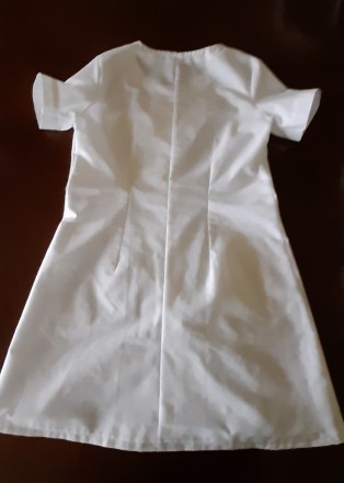 продам детский костюм медсестры, белый, на пуговицах, два кармана, сумочка и пов. . фото 7