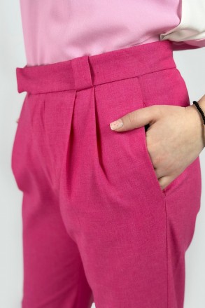 Прямые женские брюки со складками от пояса. Выполнены из струящейся смесовой тка. . фото 6