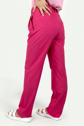 Прямые женские брюки со складками от пояса. Выполнены из струящейся смесовой тка. . фото 4