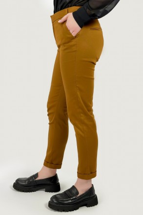 
Минималистичные женские брюки из смесового хлопка. Материал хорошо держит форму. . фото 4