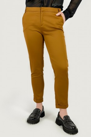 
Минималистичные женские брюки из смесового хлопка. Материал хорошо держит форму. . фото 2