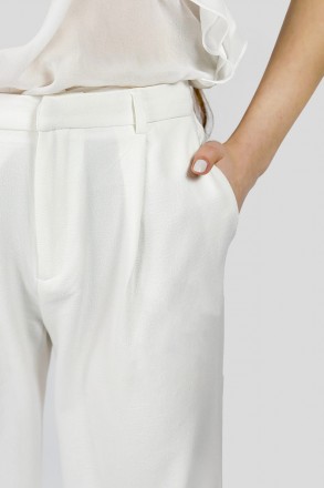 
Трендовые женские брюки широкого кроя с карманами. Выполнены из гладкой прочной. . фото 5