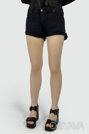 
Джинсовые женские шорты Pull & Bear. Свободный силуэт комфортен в носке, неболь. . фото 1