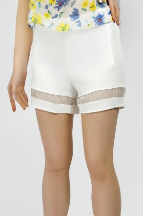
Женские шорты из вискозы от испанского бренда ZARA. Вискоза позволяет коже дыша. . фото 2