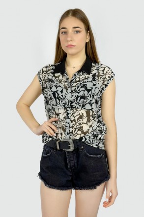 
Летняя блузка с растительным принтом от испанского бренда Bershka. Модель без р. . фото 2
