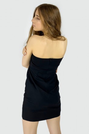 Короткое платье с прямым верхом и открытыми плечами. Модель с плиссированной вст. . фото 5