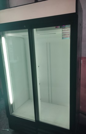 Холодильна вітринна шафа вертикальна б/в, перевірена, гарантія
Все в комплекті,. . фото 3