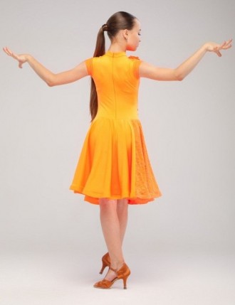 Рейтинговое платье "Астория" №856. На фото модель выполнена из гладкого гипюра. . . фото 3