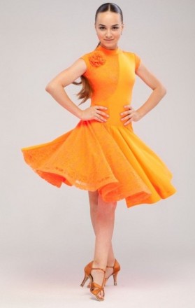 Рейтинговое платье "Астория" №856. На фото модель выполнена из гладкого гипюра. . . фото 2