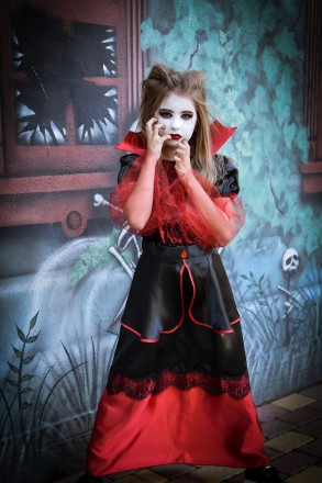 Дитячий маскарадний костюм "Вампірша" 
Дитячий карнавальний костюм Вампірша
У ко. . фото 3