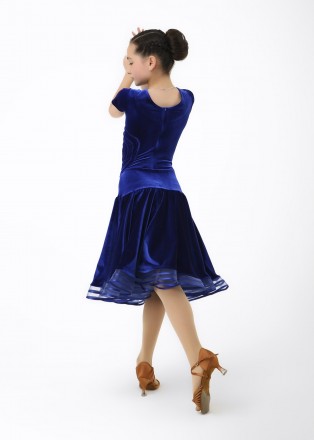 Платье рейтинговое (бейсик) с широким реглином по низу юбки. Купальник украшен а. . фото 4