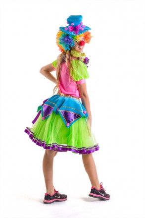 В карнавальный костюм Клоунессы входит:
	Кофта
	Юбка
	Головной убор
	Воротни. . фото 3