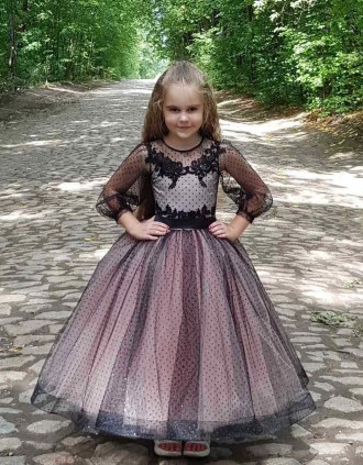 Нарядное праздничное выпускное детское платье с пышной юбкой и длинными прозрачн. . фото 3