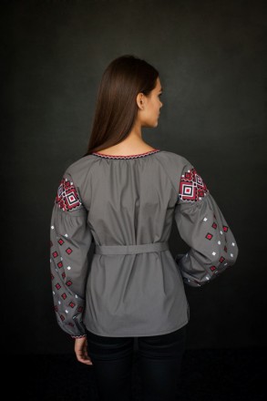 
 Красивая женская блузка с вышивкой в ​​украинском стиле.
Орнамент нанесен маши. . фото 5