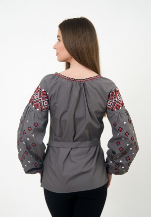 
 Красивая женская блузка с вышивкой в ​​украинском стиле.
Орнамент нанесен маши. . фото 6
