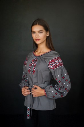 
 Красивая женская блузка с вышивкой в ​​украинском стиле.
Орнамент нанесен маши. . фото 4