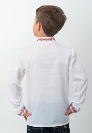 
Белая детская рубашка с вышивкой в ​​красно-коричневых тонах.
Размер: 110,116,1. . фото 4