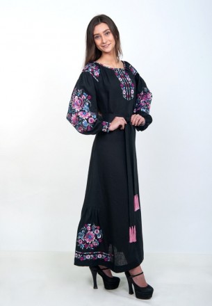 
Длинное черное платье из льна с цветочной вышивкой в ​​пурпурных, розовых, голу. . фото 5