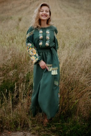 
Необычайное, длиной в пол, платье-вышиванка в насыщенном зеленом цвете.
Цветочн. . фото 9