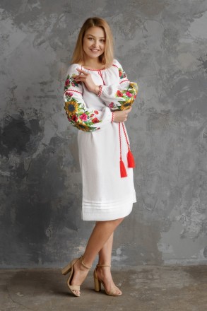 
Эксклюзивное платье из натурального льна с вышивкой в ​​виде крупных подсолнухо. . фото 6