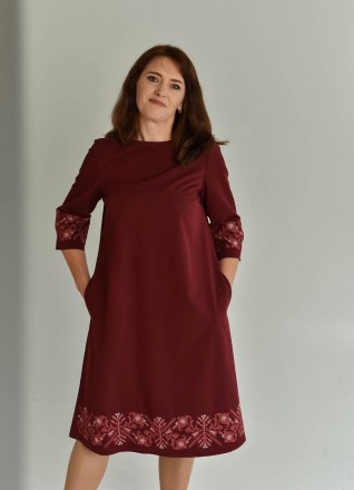 
Бордовое платье с розовой вышивкой.
Вышивка машинная по ткани устойчива к потер. . фото 2