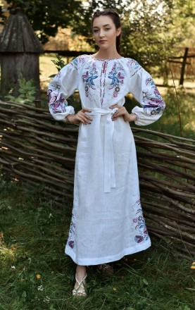 
Довга біла сукня
Оригінальний квітковий орнамент у стилі петриковського розпису. . фото 2