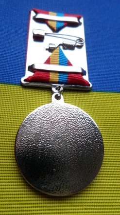 Медаль Незламному захиснику України з посвідченням
 
. . фото 3